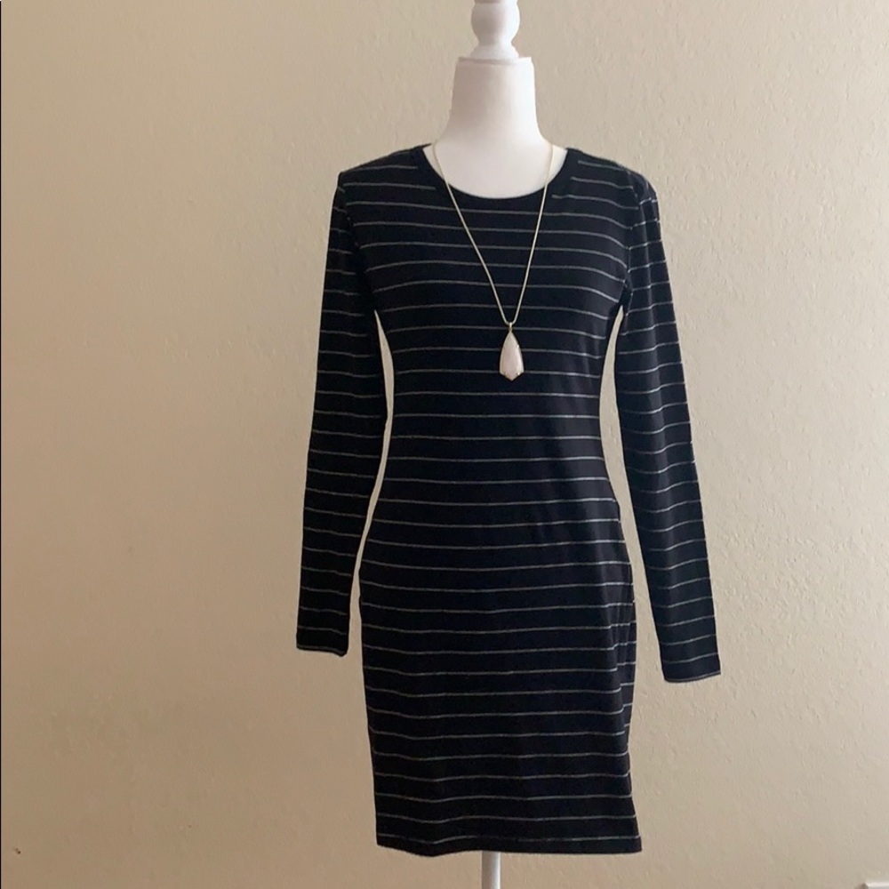 NEW WITH TAGS H&M 😍Dress. Black with white stripe